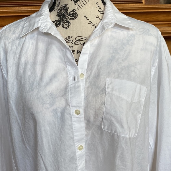 Ann Taylor LOFT “softened” cotton geometric button down blouse in crisp white. - Picture 5 of 8